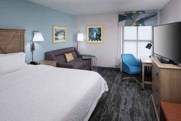 Room 13 of 36