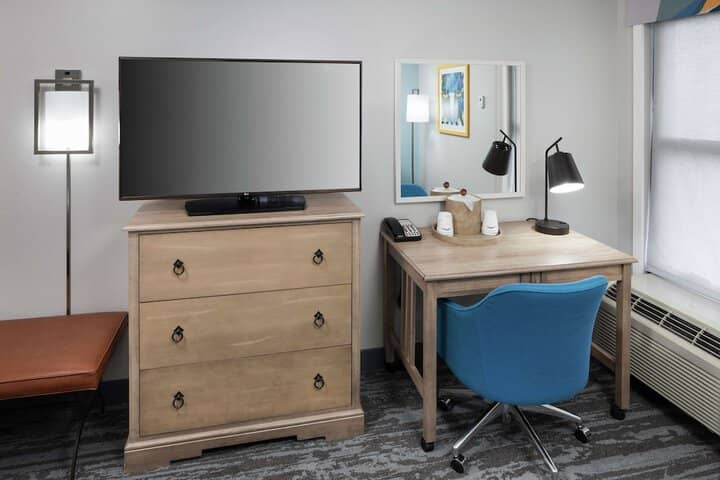 Room 15 of 36